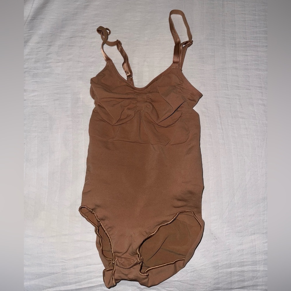 SKIMS SEAMLESS SCULPT BRIEF BODYSUIT
